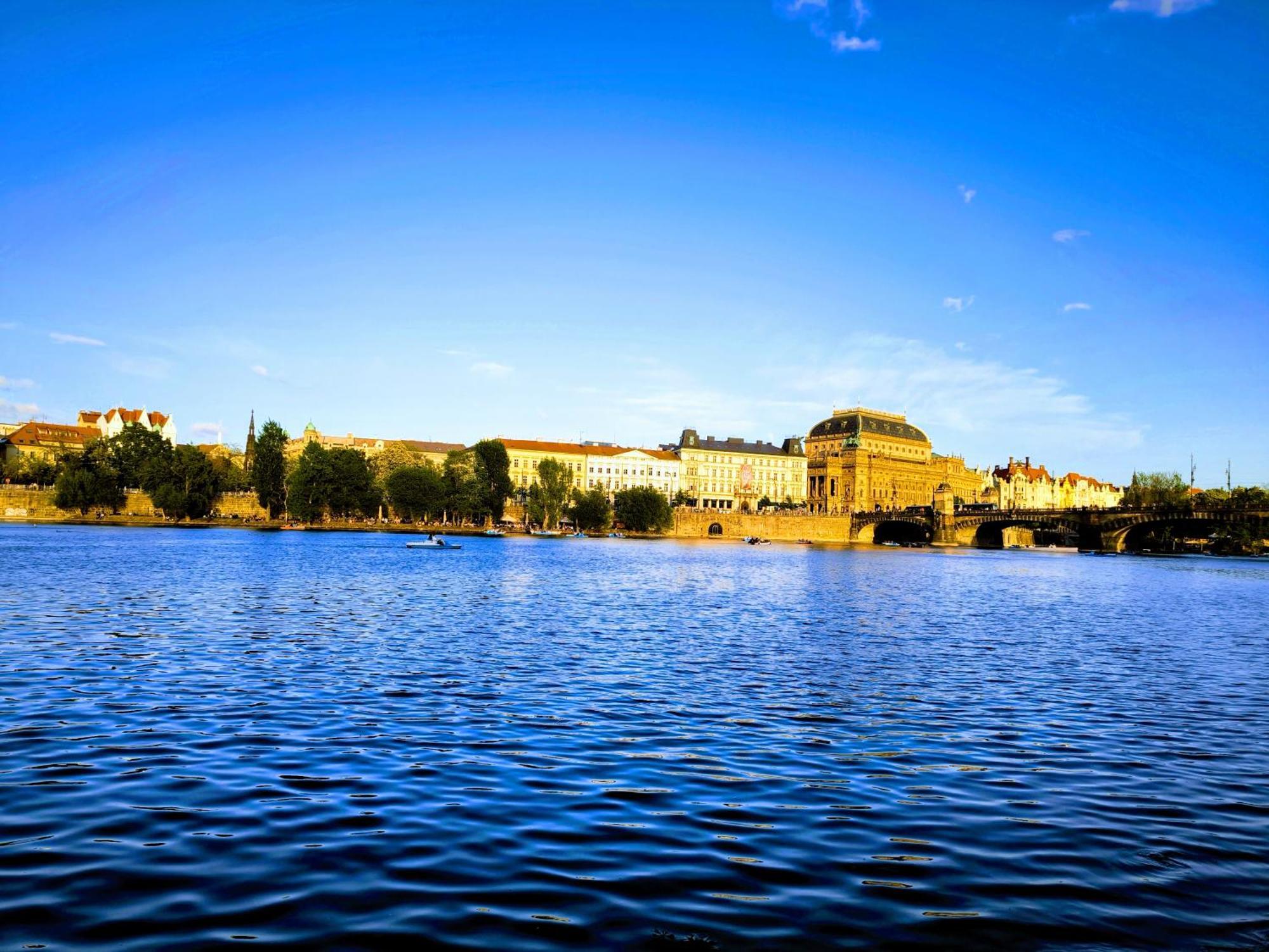 Апартаменты Valentinka Minutes Away From Charles Bridge Прага Экстерьер фото